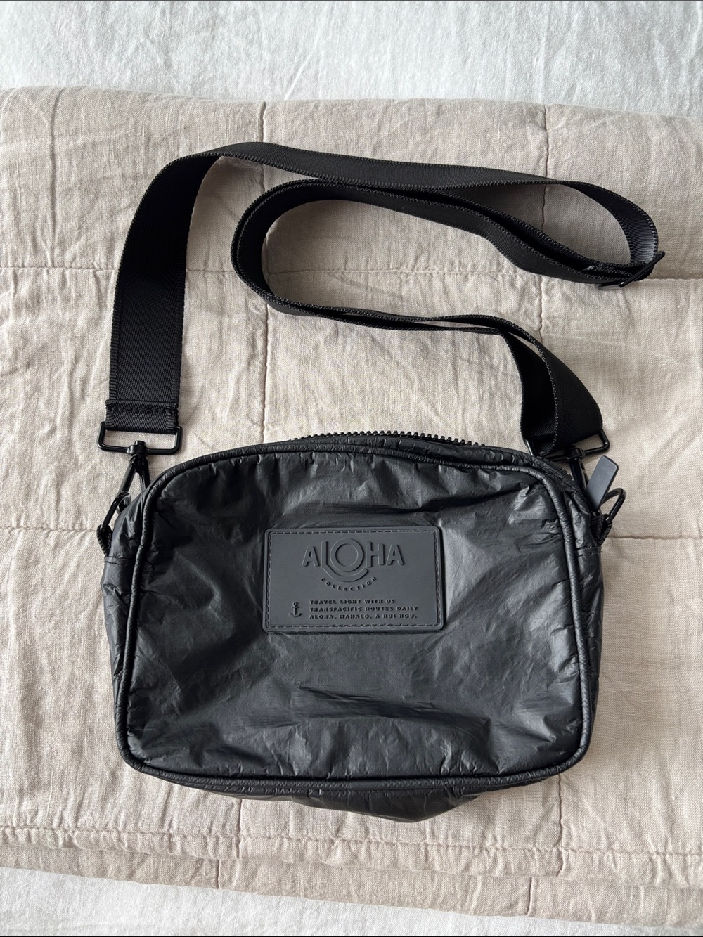Aloha Collection Le Tour Crossbody Bag - Picture 2 of 10